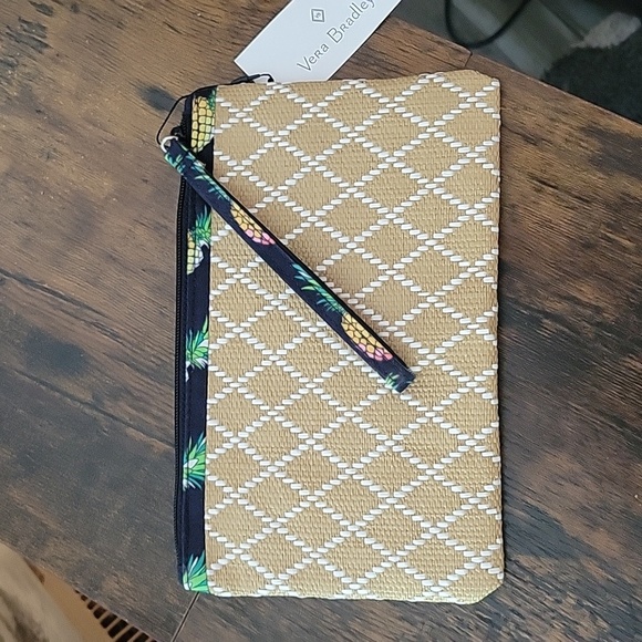 Vera Bradley Crab Patterned Clutch with Pineapple Design NWT - Picture 2 of 4